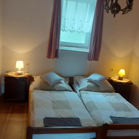 Anna Apartman Apartment Maroslele Exterior photo