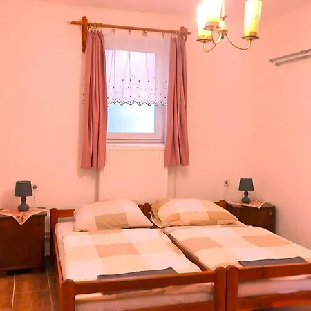 Anna Apartman Apartment Maroslele Exterior photo