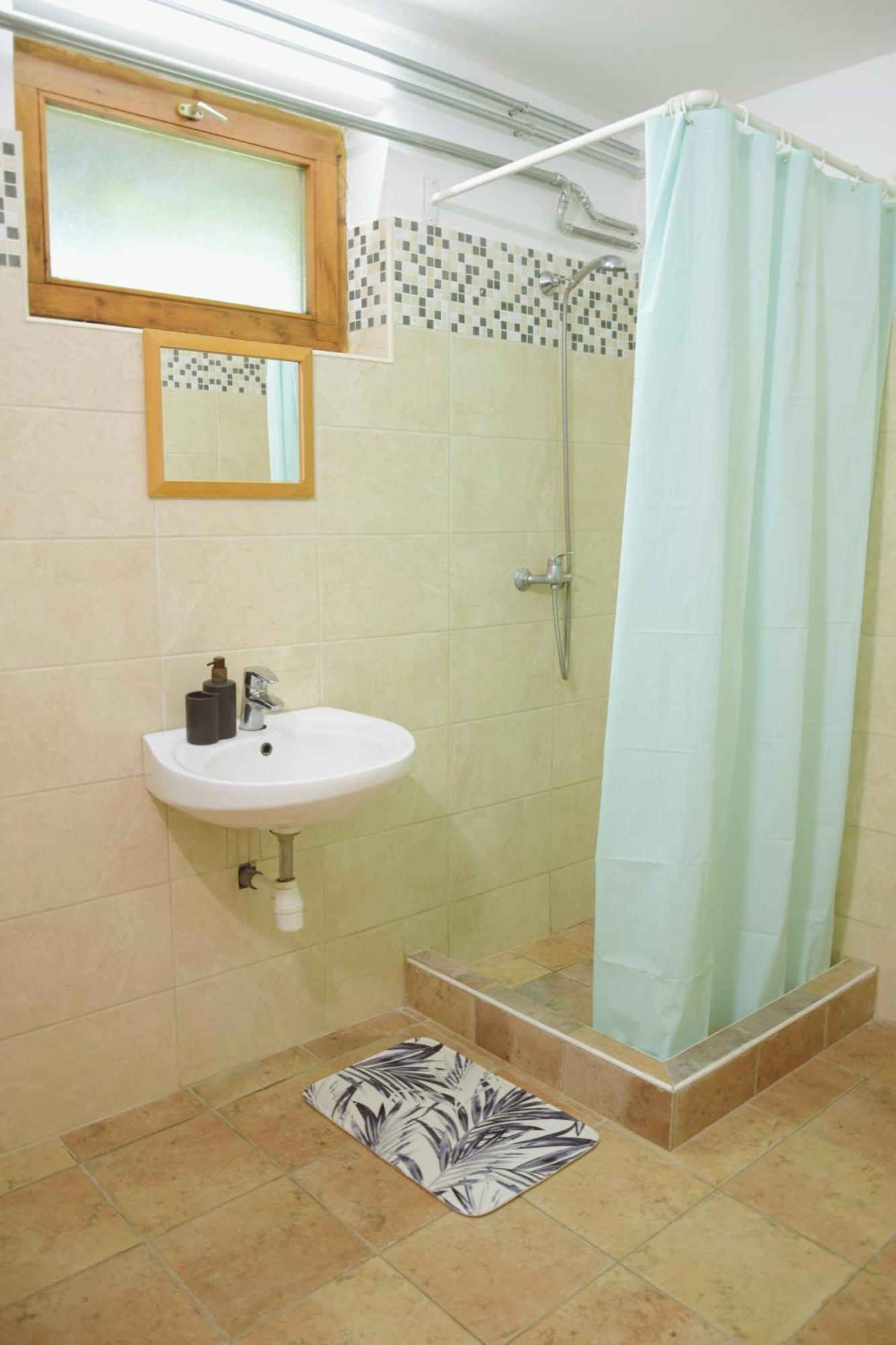 Anna Apartman *