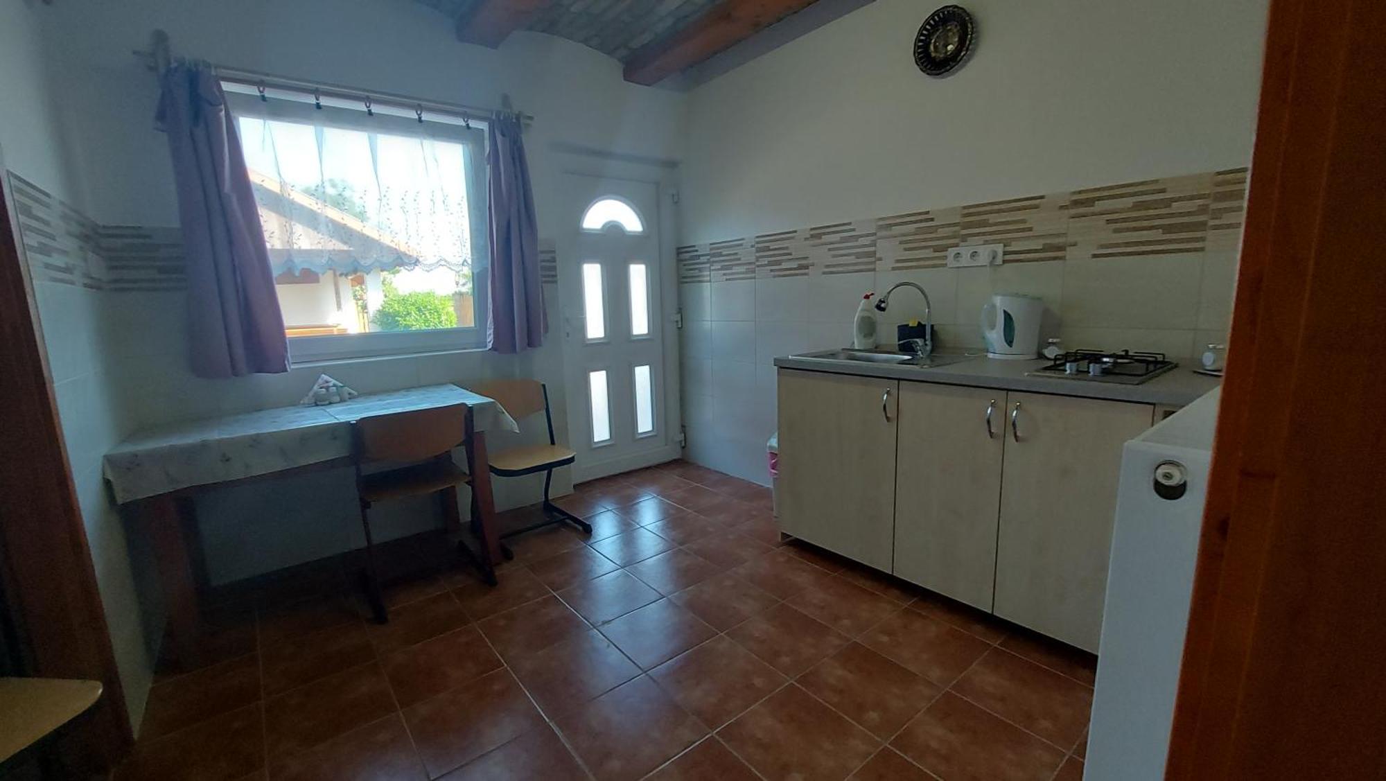 Anna Apartman * Maroslele